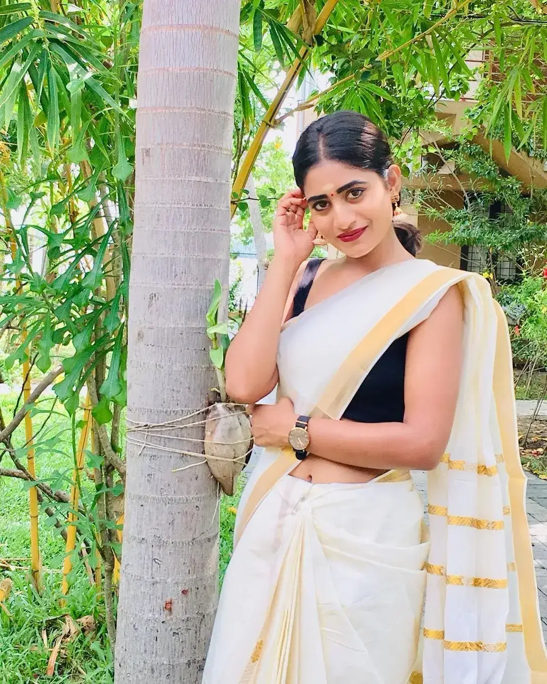 Bigg boss Telugu participant Nayani Pavani in White Saree